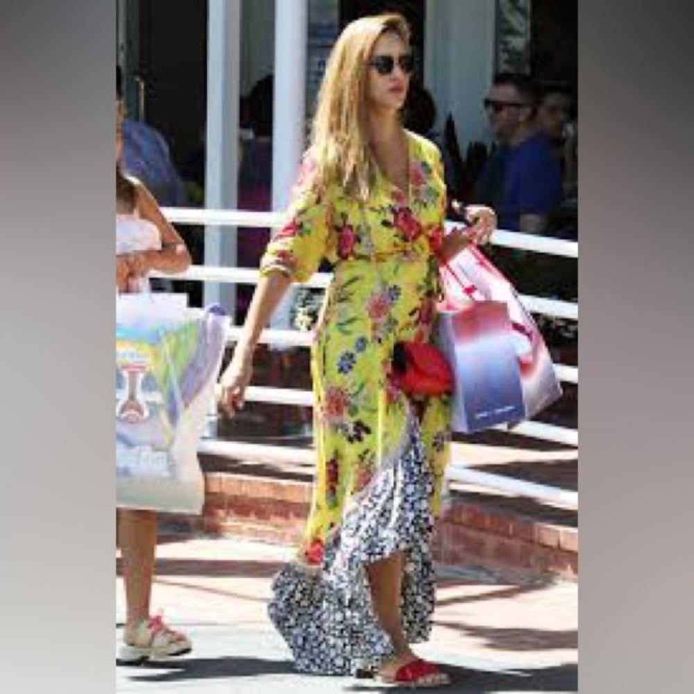 FARM rio yellow maxi wrap dress. Size medium - Picture 3 of 10